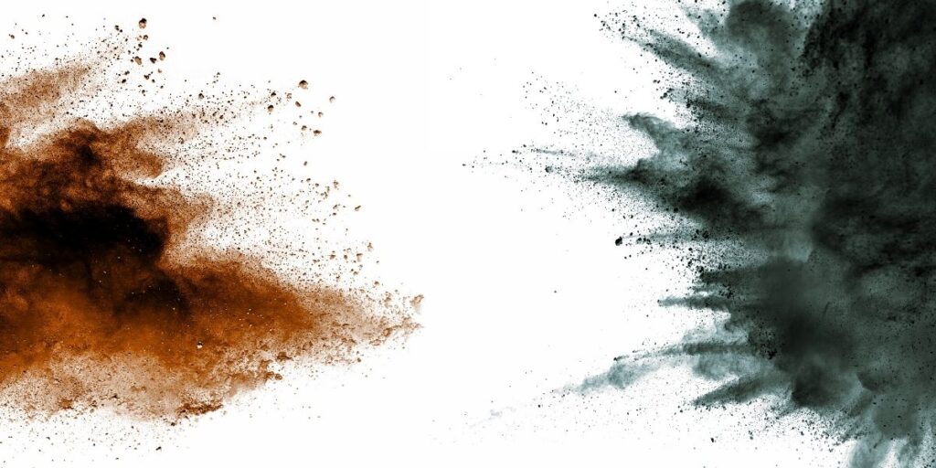 Explosão de poeira combustível em fundo branco, representando riscos em sistemas de automação industrial e&hellip;